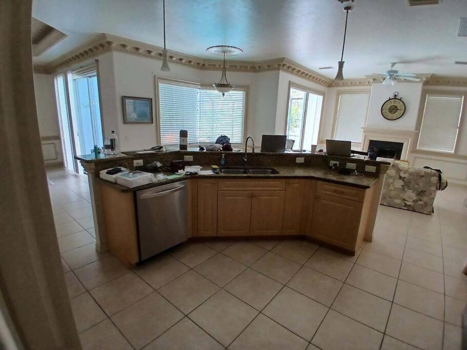 Port Charlotte Palms-Pet friendly, Heated Private Pool and Mini Orchard