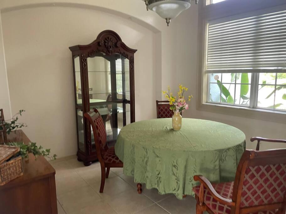 Port Charlotte Palms-Pet friendly, Heated Private Pool and Mini Orchard