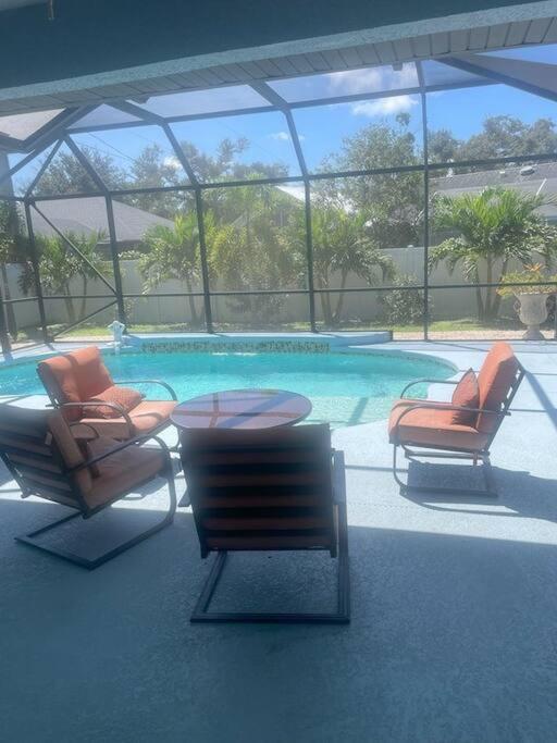 Port Charlotte Palms-Pet friendly, Heated Private Pool and Mini Orchard