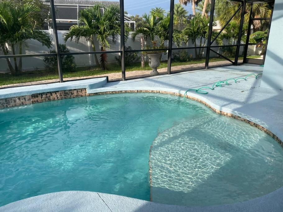 Port Charlotte Palms-Pet friendly, Heated Private Pool and Mini Orchard