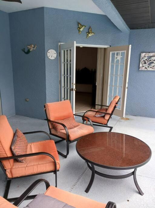 Port Charlotte Palms-Pet friendly, Heated Private Pool and Mini Orchard