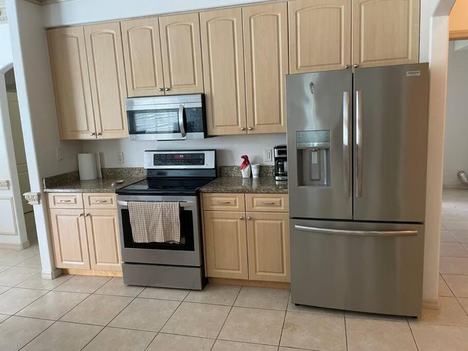 Port Charlotte Palms-Pet friendly, Heated Private Pool and Mini Orchard