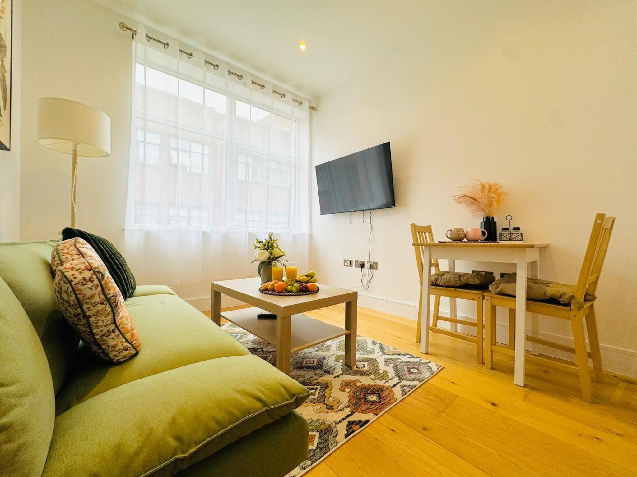 Luxury Apartment in Luton Town view 4