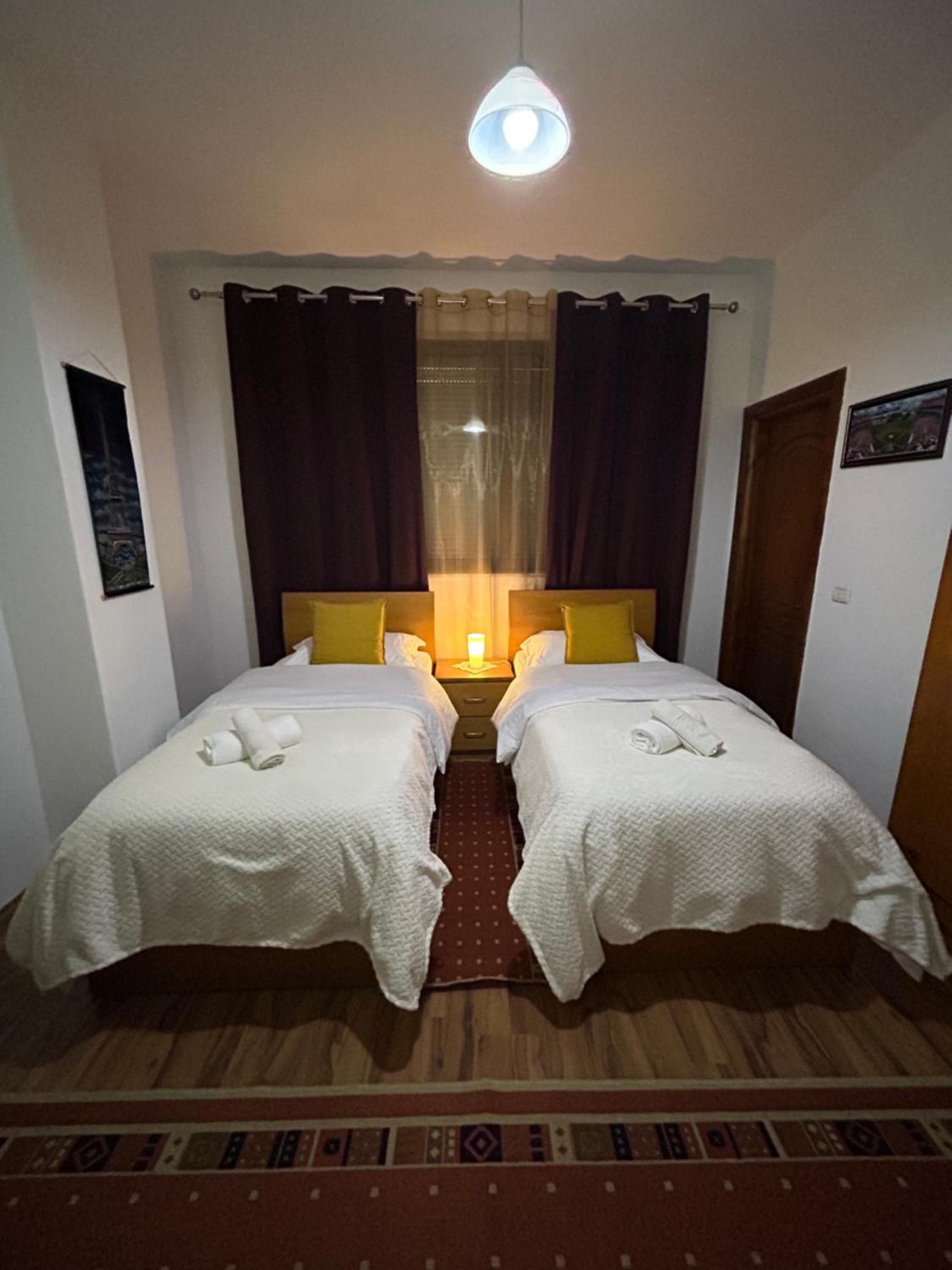 J & Nilson's Apartment In Shkodra Center