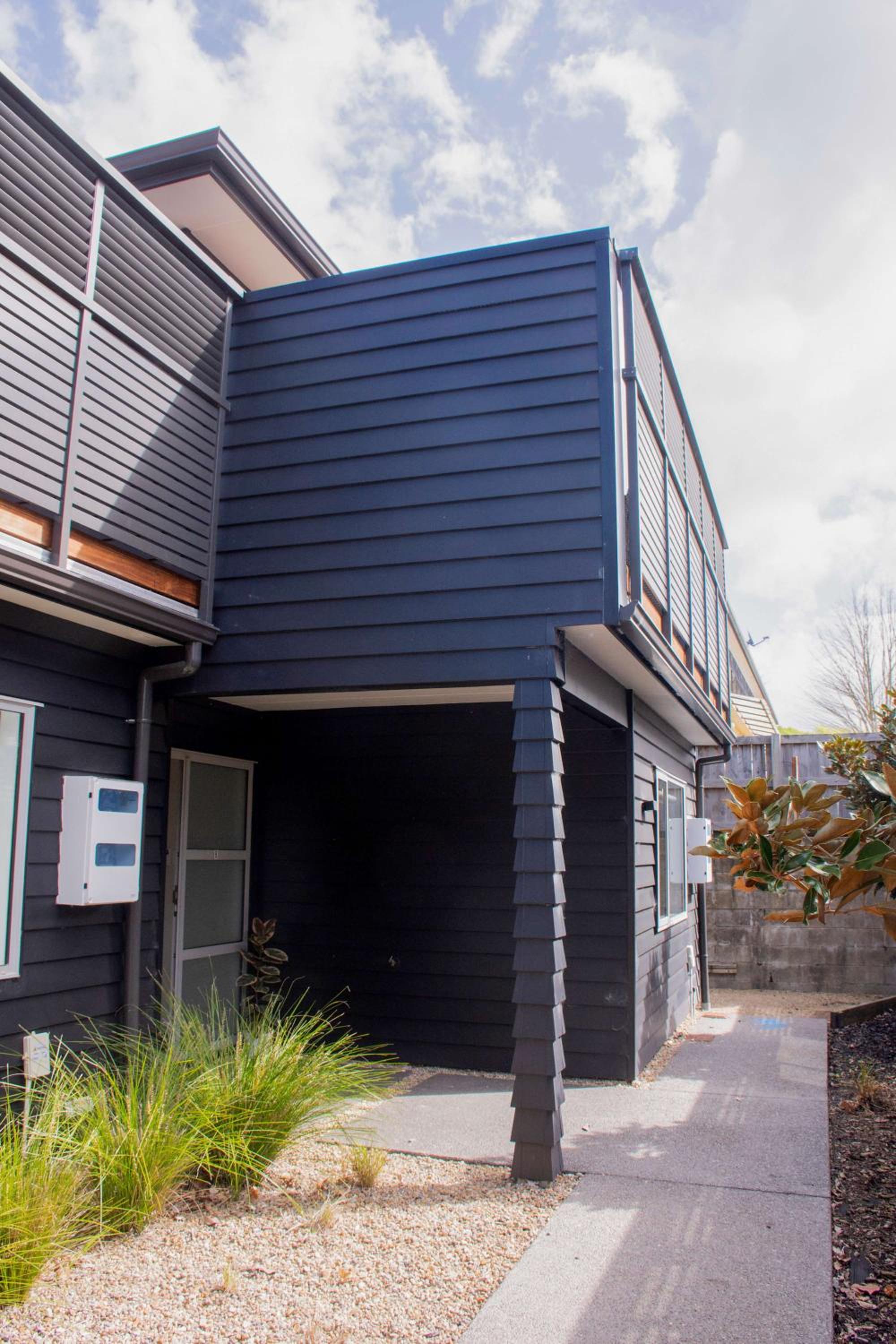 Luxury 3-Bedroom Retreat Near CBD & Hospital view 3