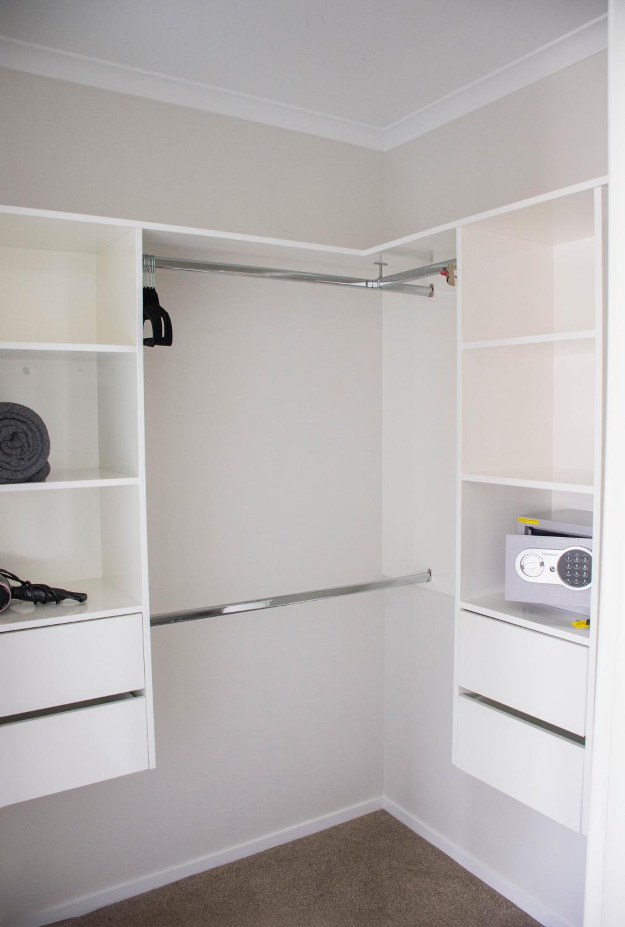 Luxury 3-Bedroom Retreat Near CBD & Hospital view 5