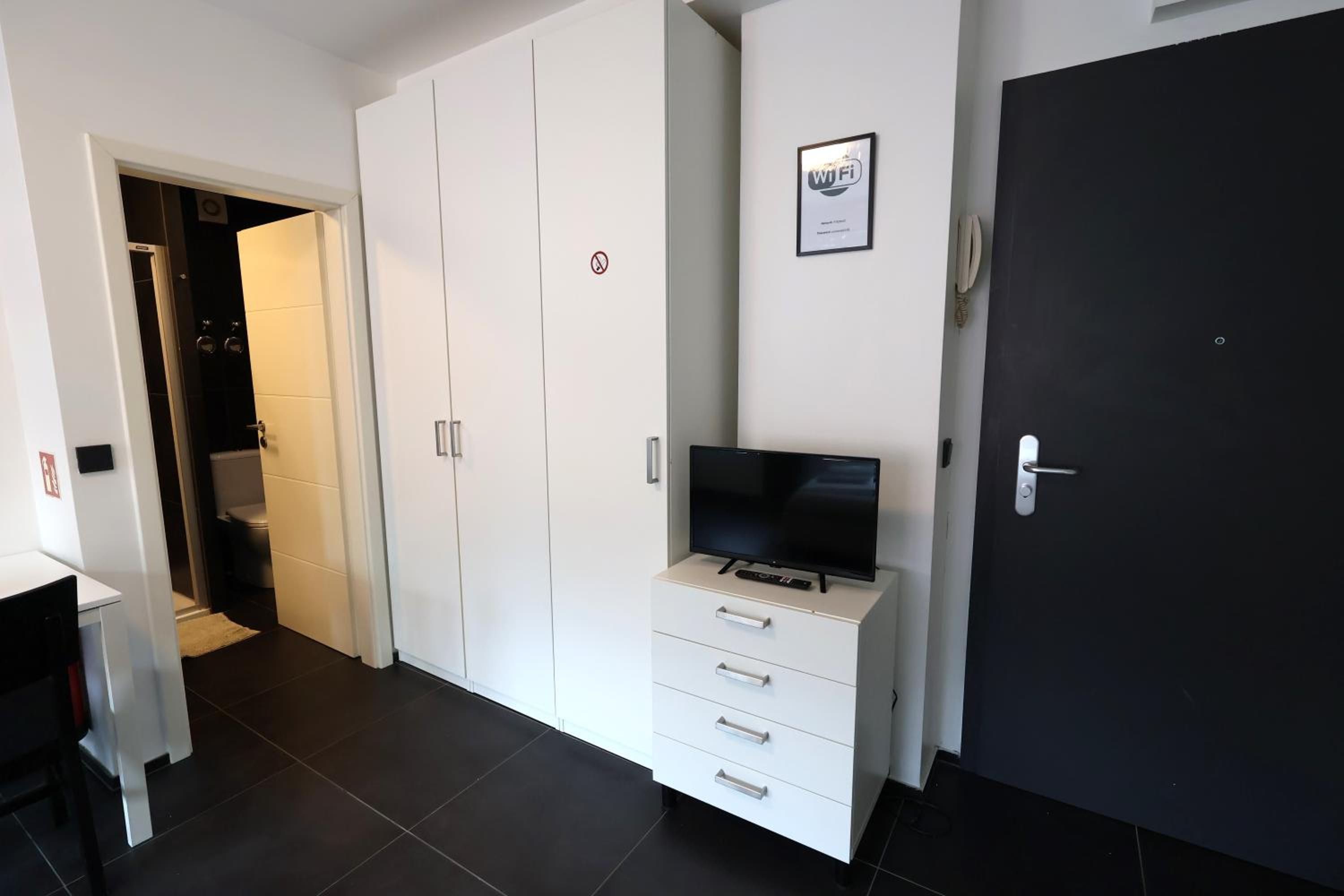 Apartment near train station