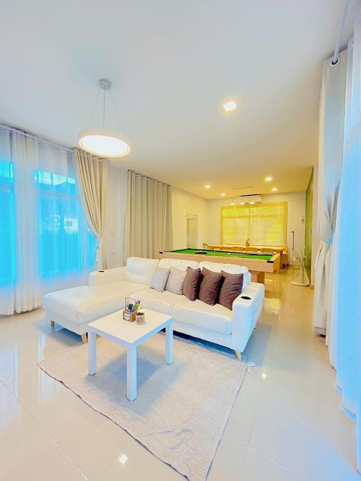 Victoria Poolvilla Pattaya by Chon