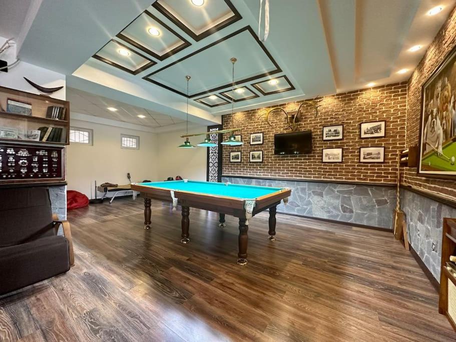 Villa with Pool, Sauna and Billiard