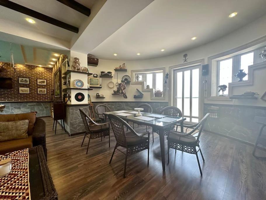 Villa with Pool, Sauna and Billiard