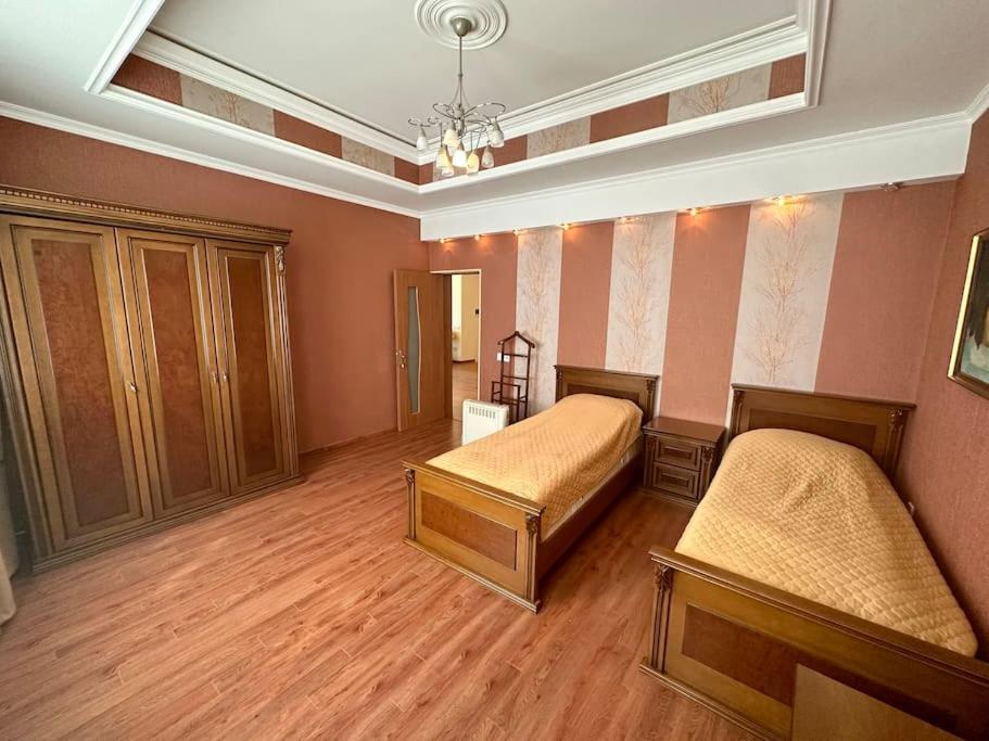 Villa with Pool, Sauna and Billiard