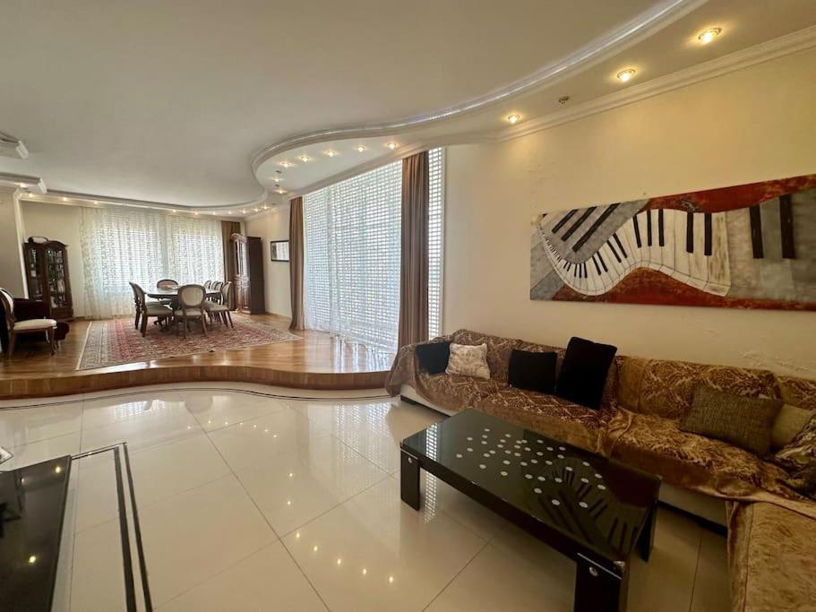 Villa with Pool, Sauna and Billiard