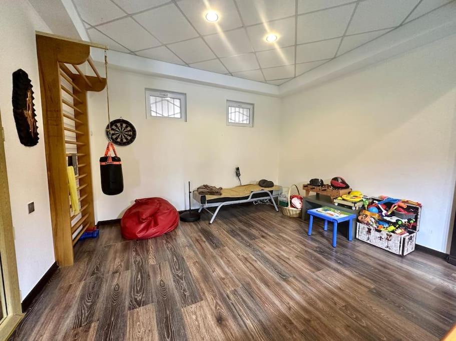 Villa with Pool, Sauna and Billiard