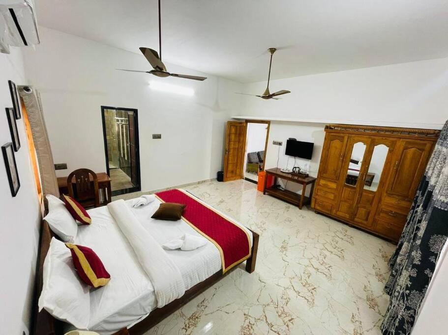 White Home Stay view 5