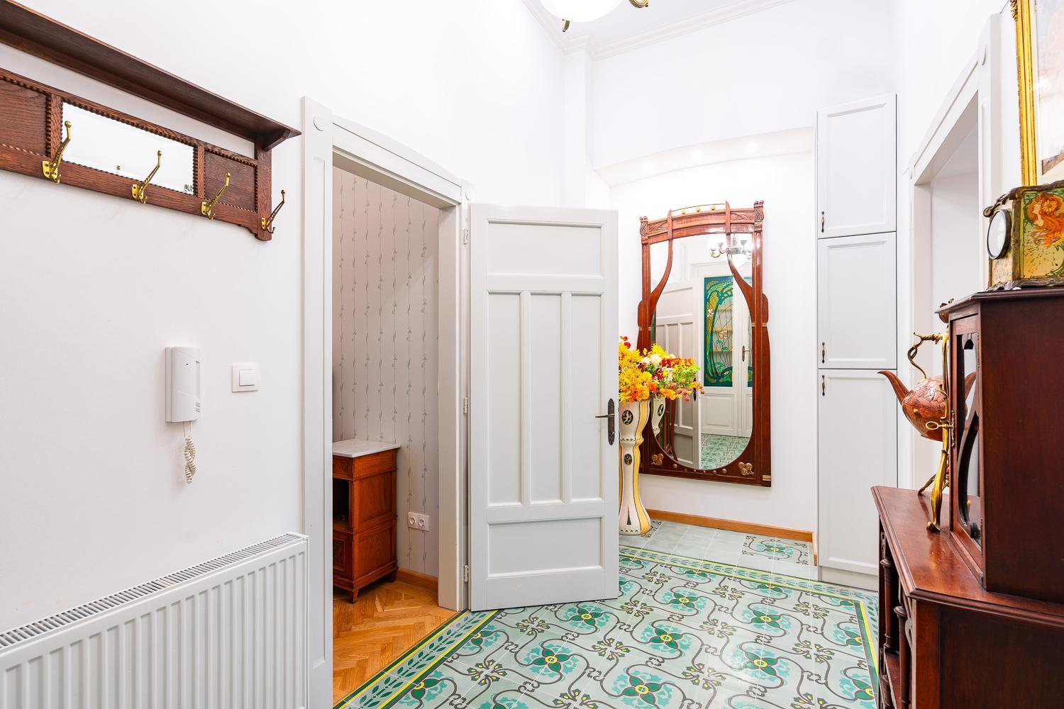 Luxury Art Nouveau apartment next to Parliament building view 2