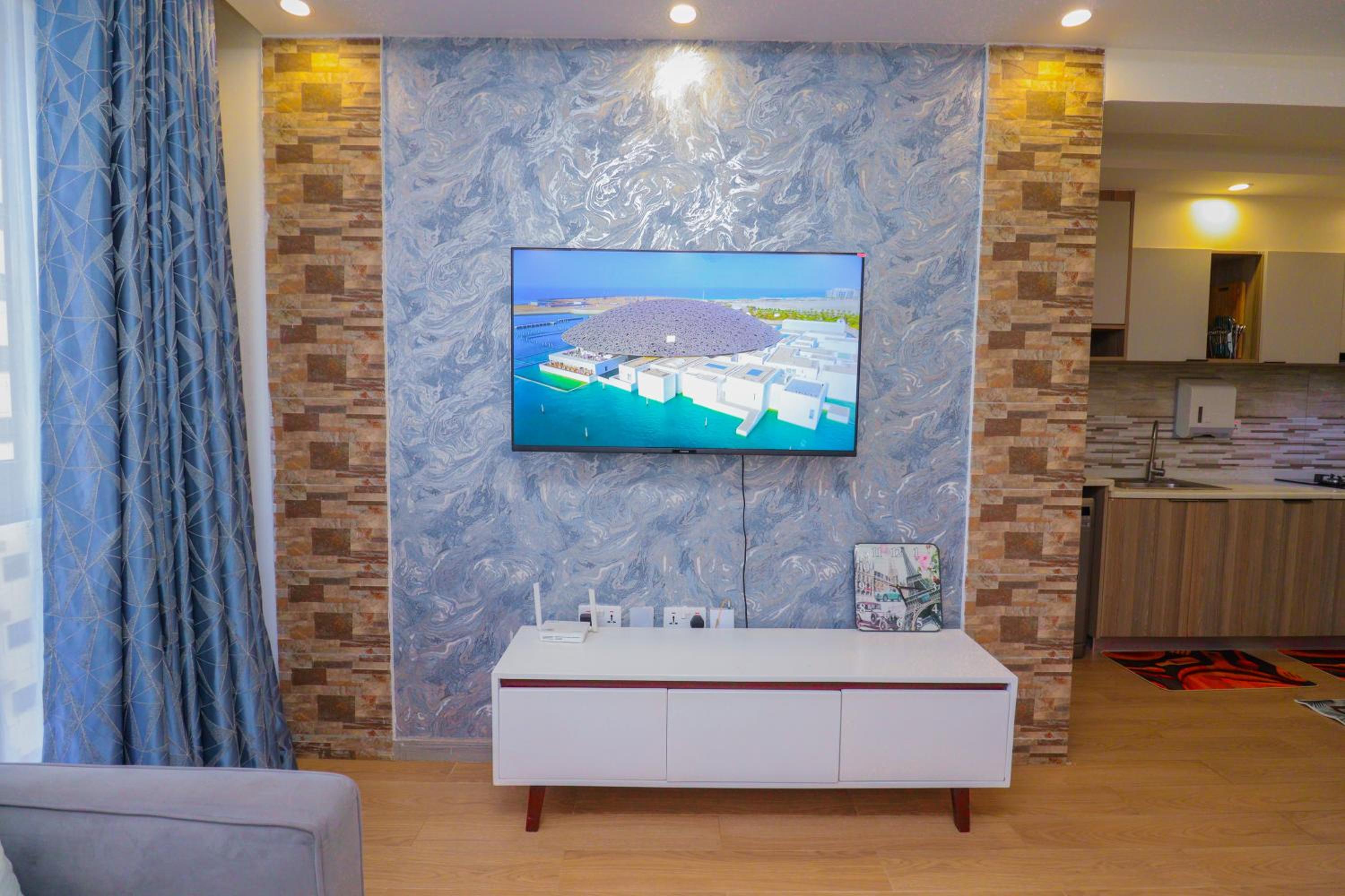 Modern 1 bedroom with Heated pool and gym view 4