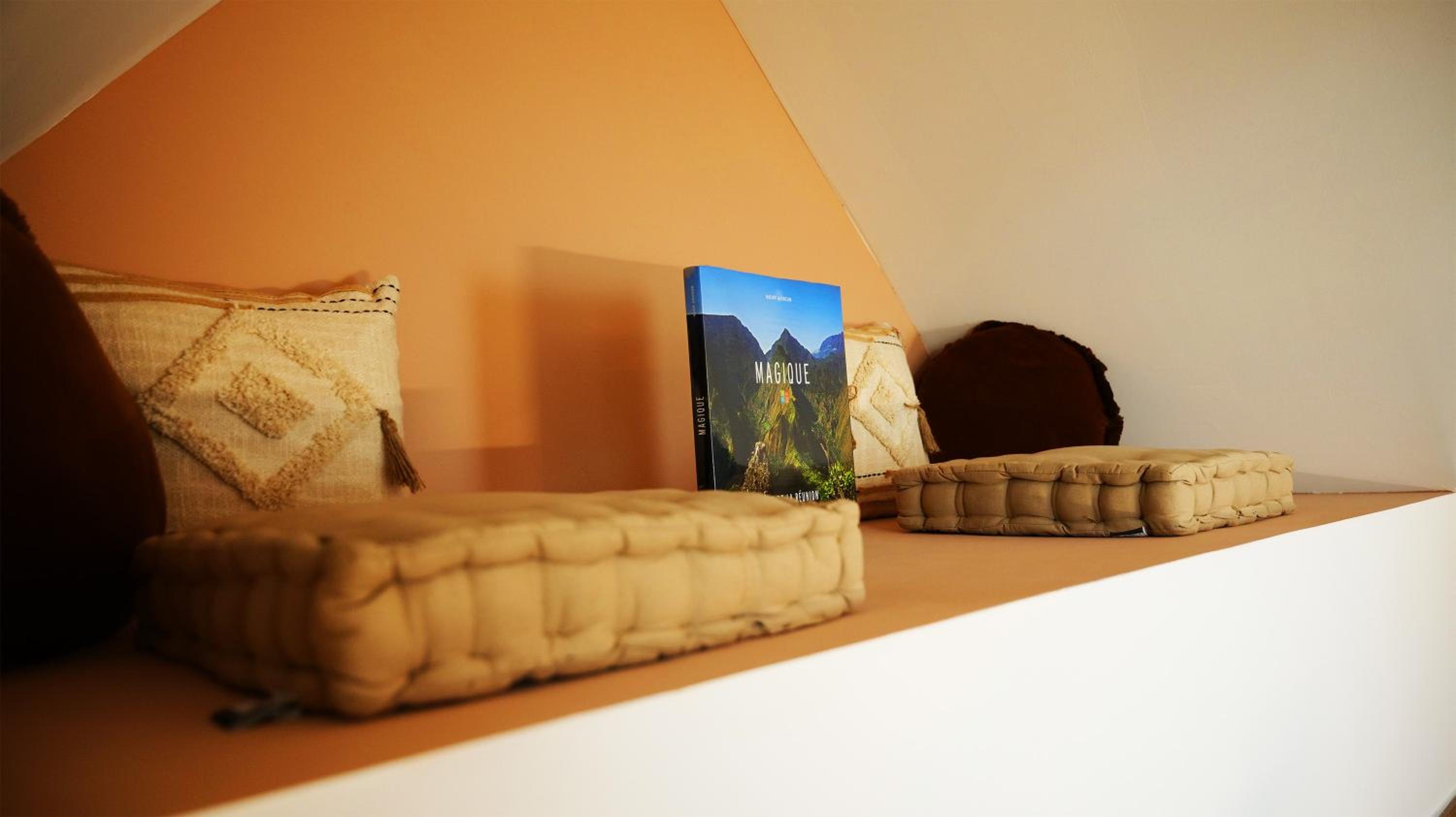 Le Roquefeuil- T4 Duplex 3 chambres-6 p-calme-St-Gilles les bains view 4
