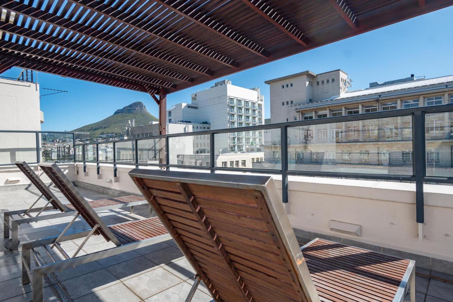 One Bedroom Apartment in Adderley Street view 5