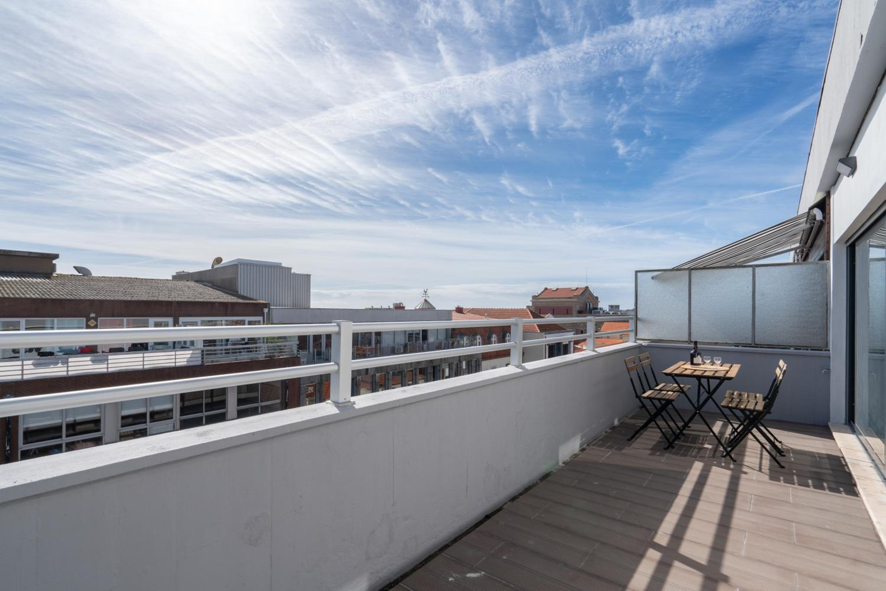 Host Wise - Sunny Bright Flat w Balcony view 2
