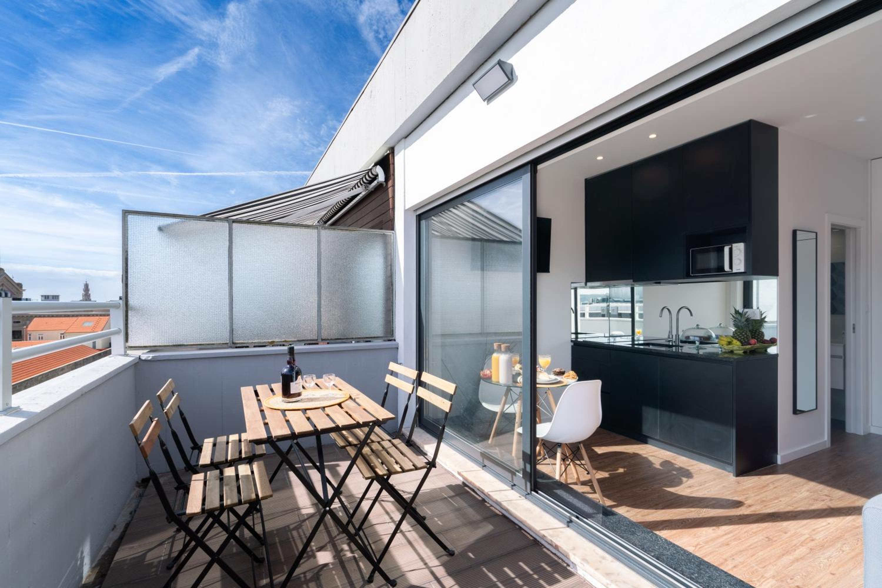Host Wise - Sunny Bright Flat w Balcony view 4