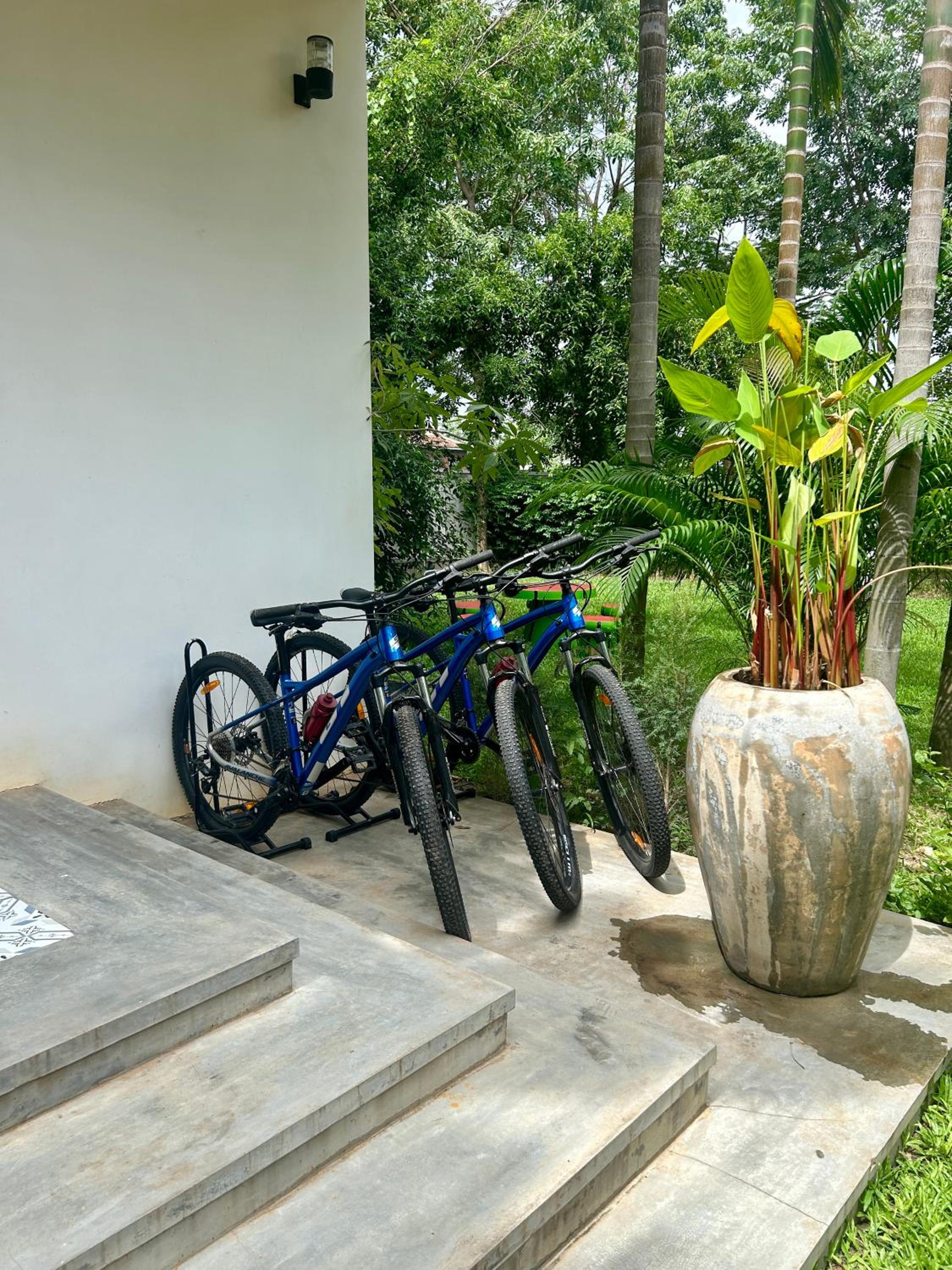 Work remotely from our Duplex Loft, King Bed, Pool & Garden, Soundbar view 2