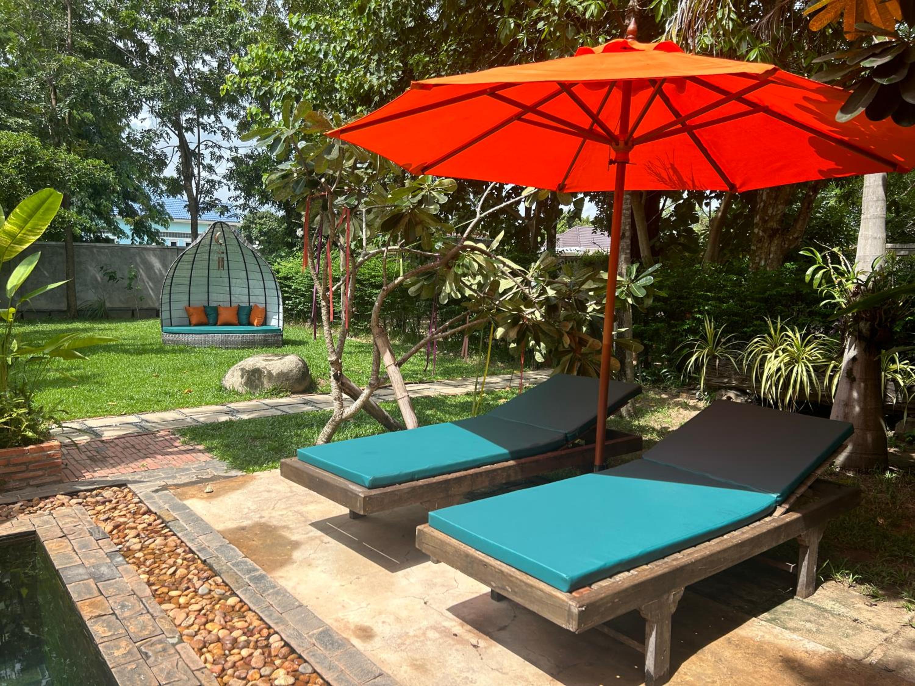 Work remotely from our Duplex Loft, King Bed, Pool & Garden, Soundbar view 3
