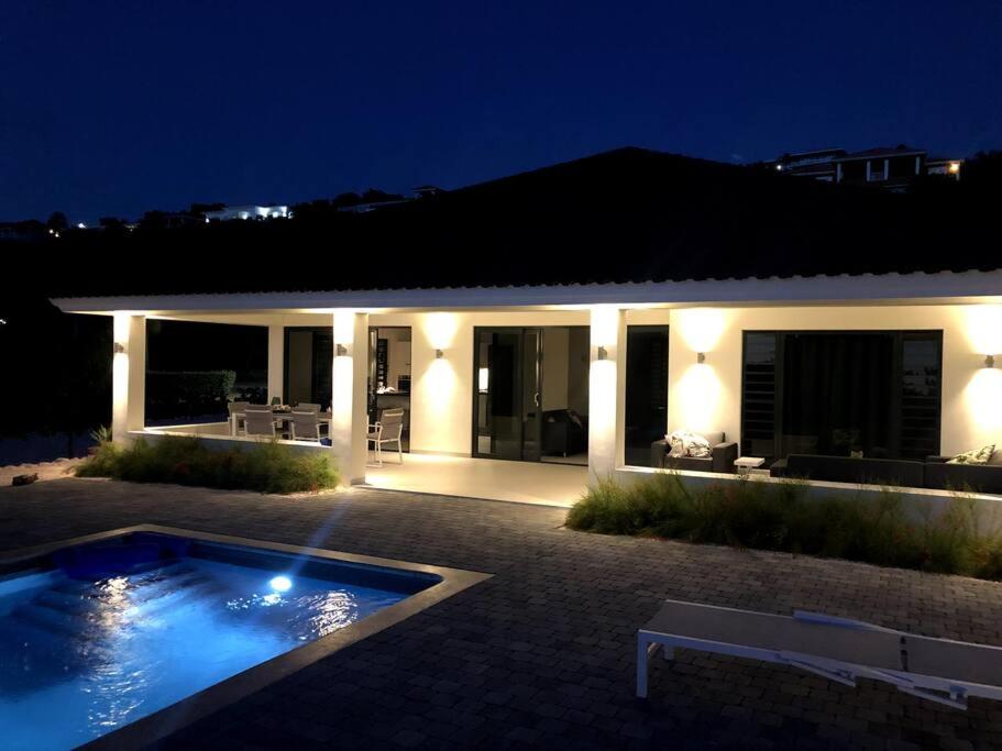 Luxe villa op Coral Estate 1 min lopen van zee