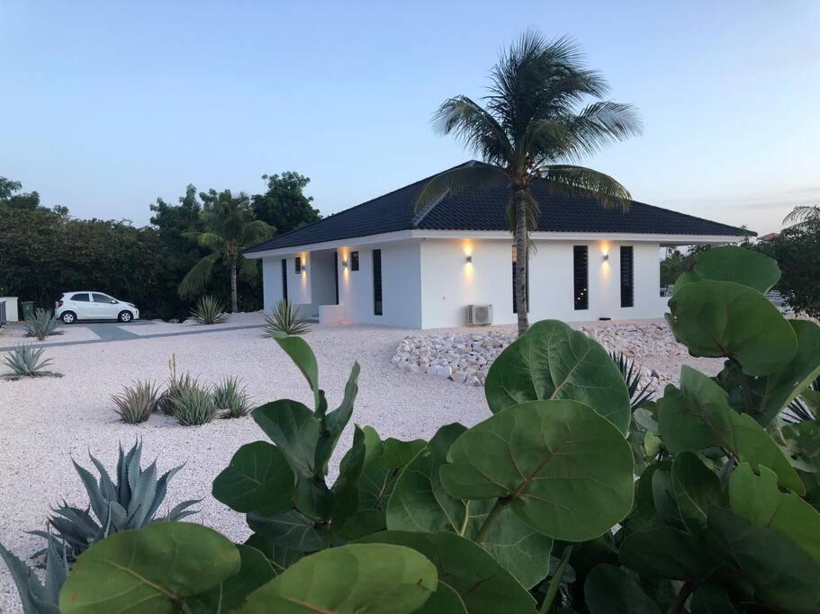 Luxe villa op Coral Estate 1 min lopen van zee
