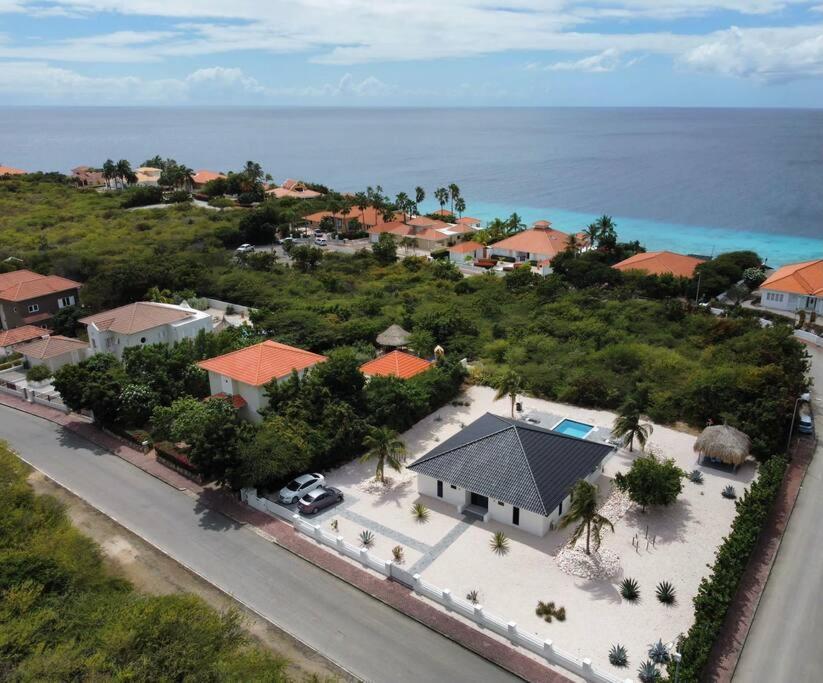 Luxe villa op Coral Estate 1 min lopen van zee