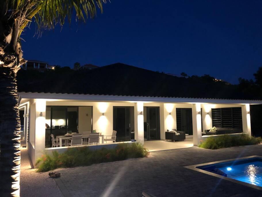 Luxe villa op Coral Estate 1 min lopen van zee