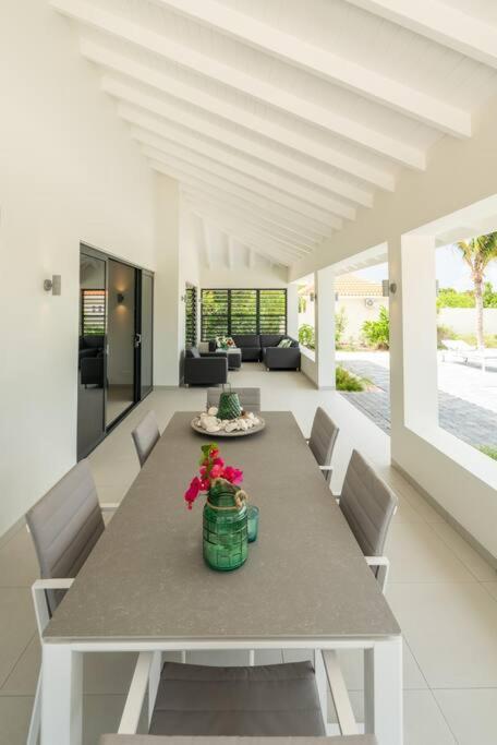 Luxe villa op Coral Estate 1 min lopen van zee