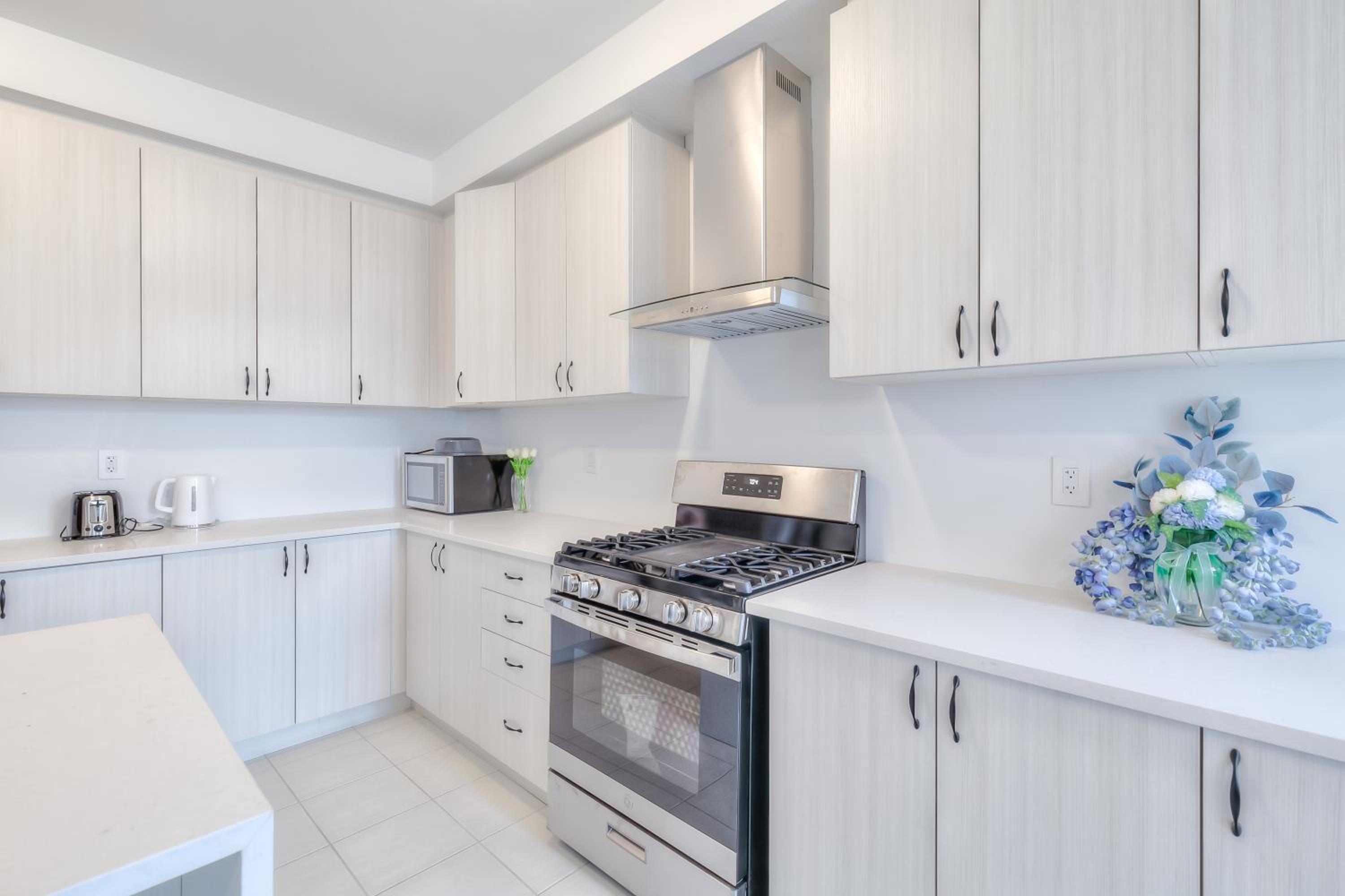 Spacious & Stylish 4BR Villa-Sleep 9-Free Parking