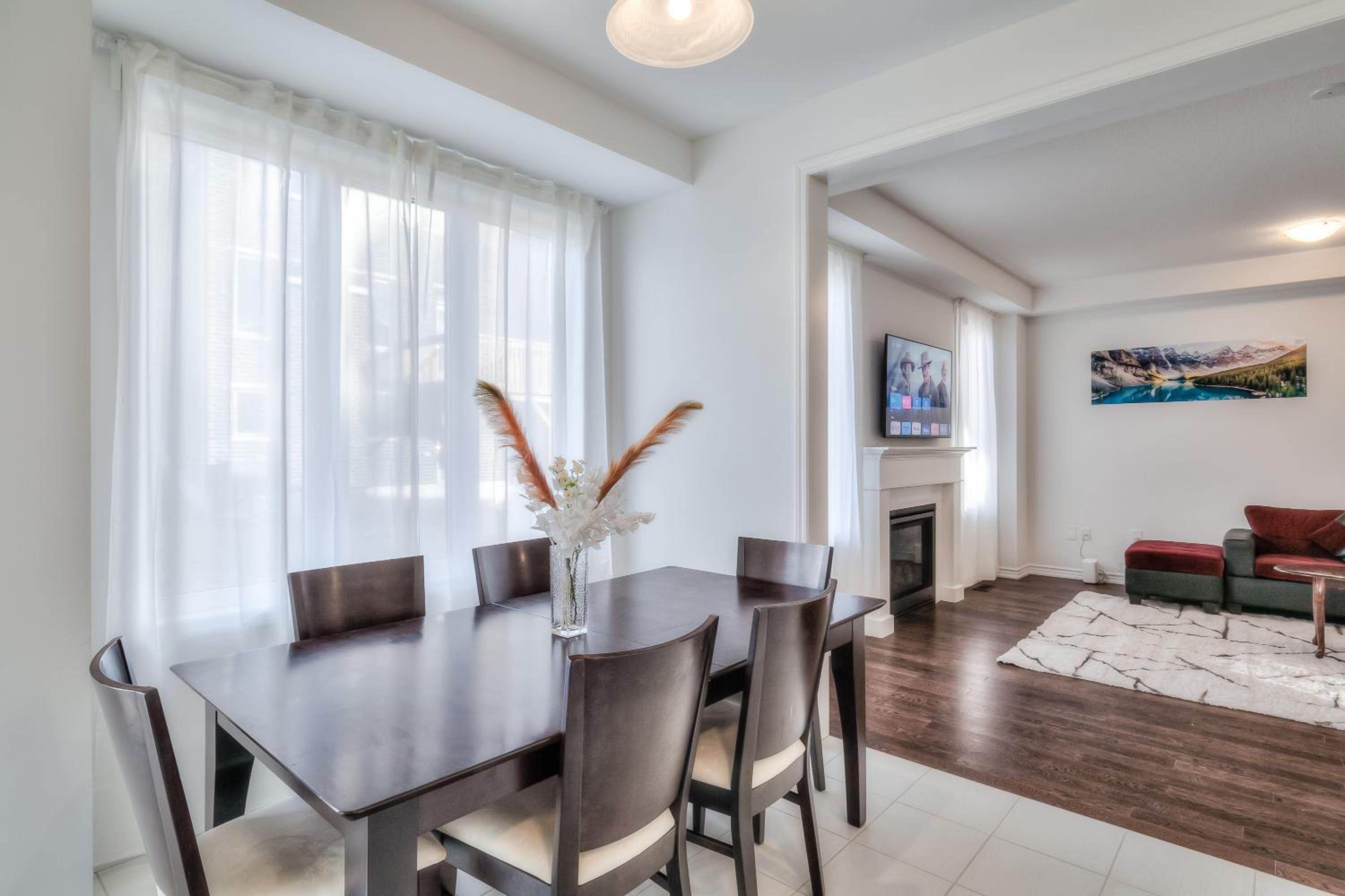Spacious & Stylish 4BR Villa-Sleep 9-Free Parking