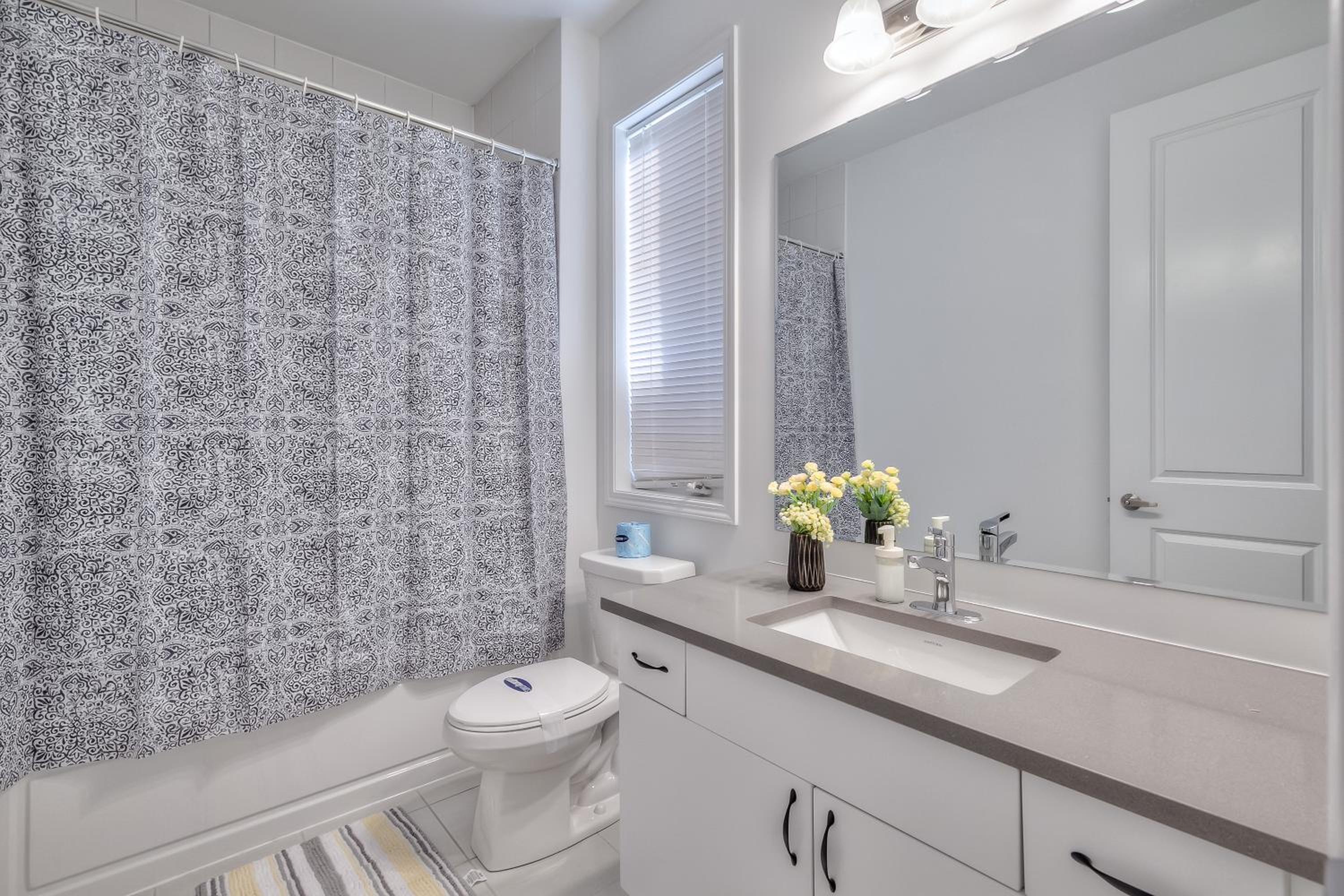 Spacious & Stylish 4BR Villa-Sleep 9-Free Parking