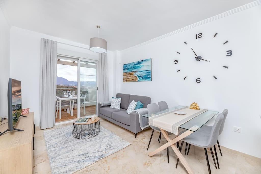 New and Fresh 2 bedroom in Small Oasis RDR352 view 3
