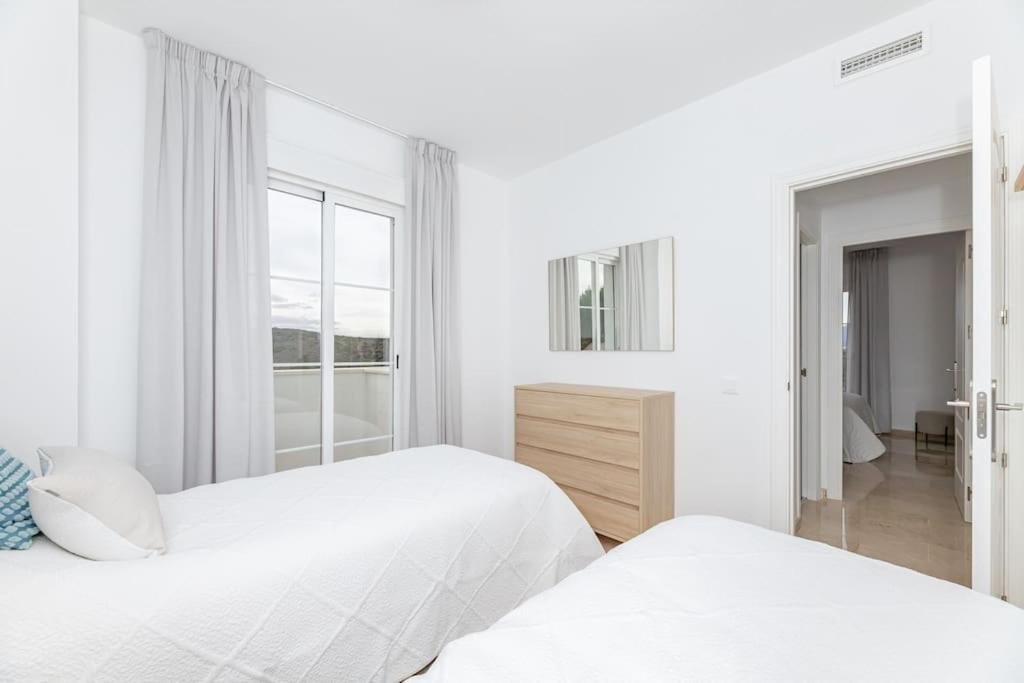 New and Fresh 2 bedroom in Small Oasis RDR352 view 4