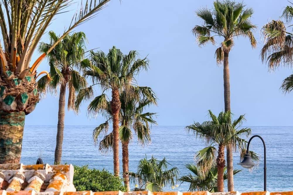 Modern Sea & Golf View 2-Bedroom Apartment with Pool and Terrace in Mijas