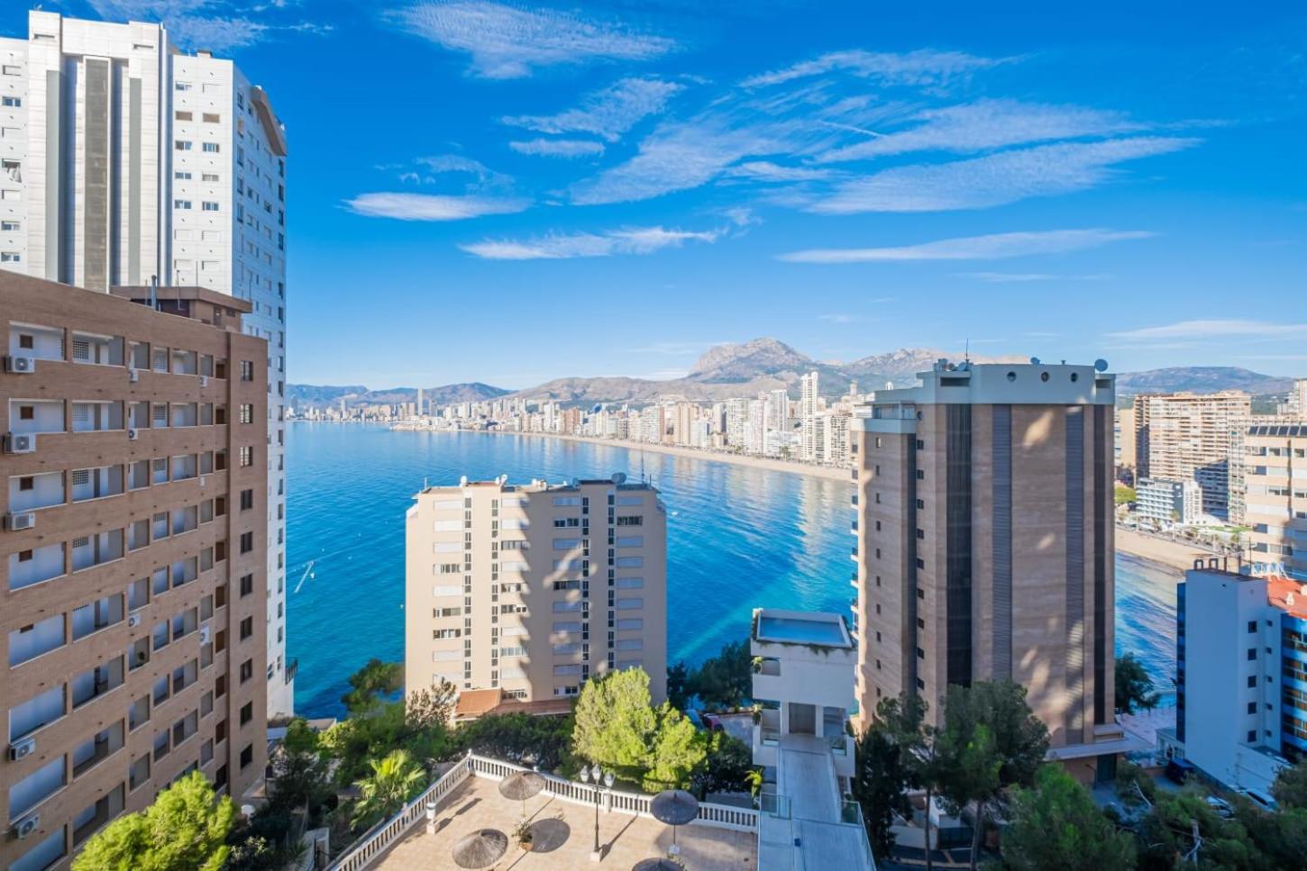Despierta con el Mar y la Brisa Piscina y Parking view 4