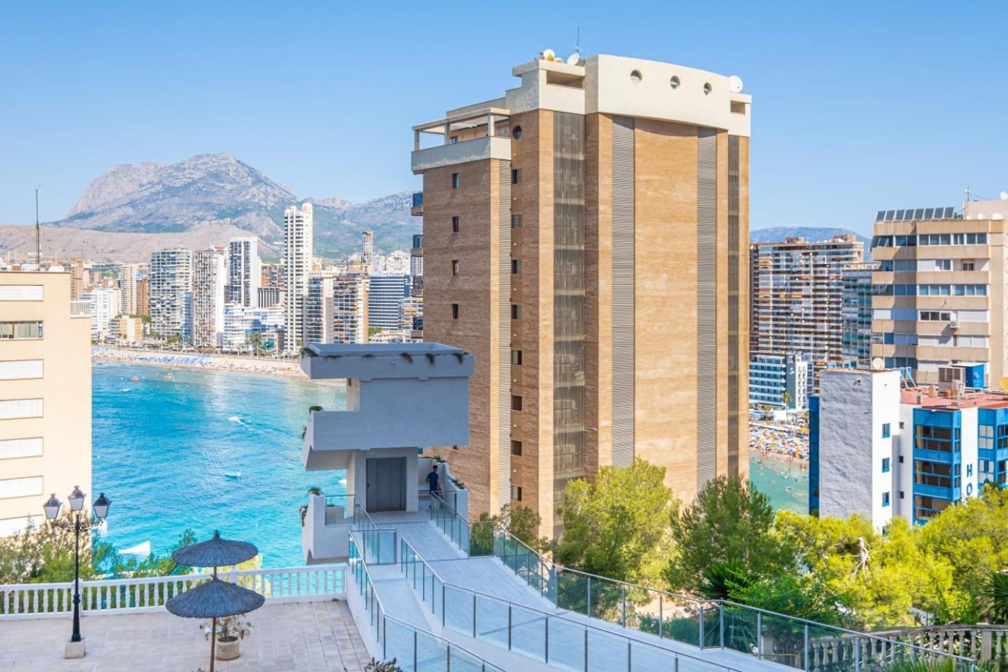 Despierta con el Mar y la Brisa Piscina y Parking view 5