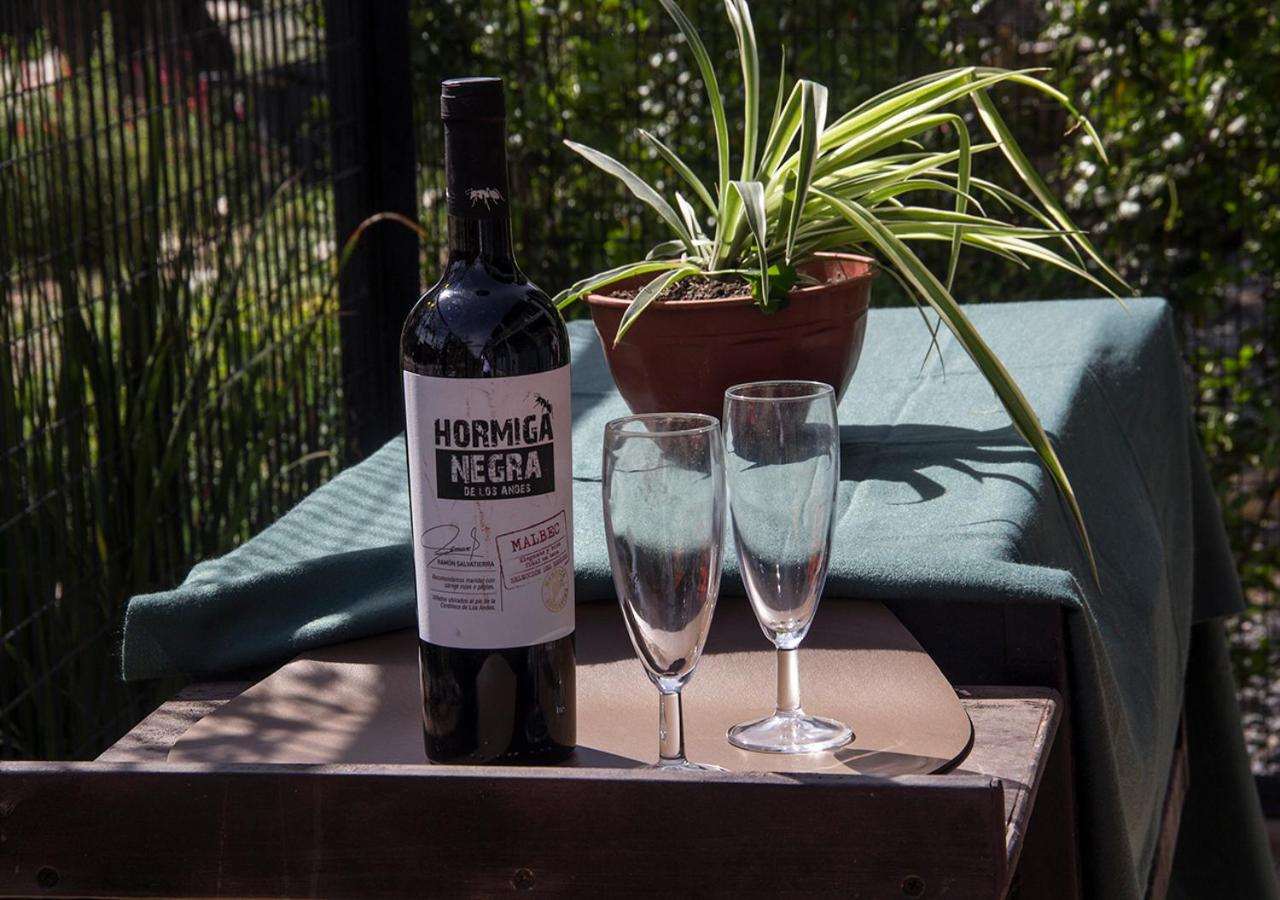 Depto del Bosque, 4 personas, patio, cochera cubierta ,parrilla