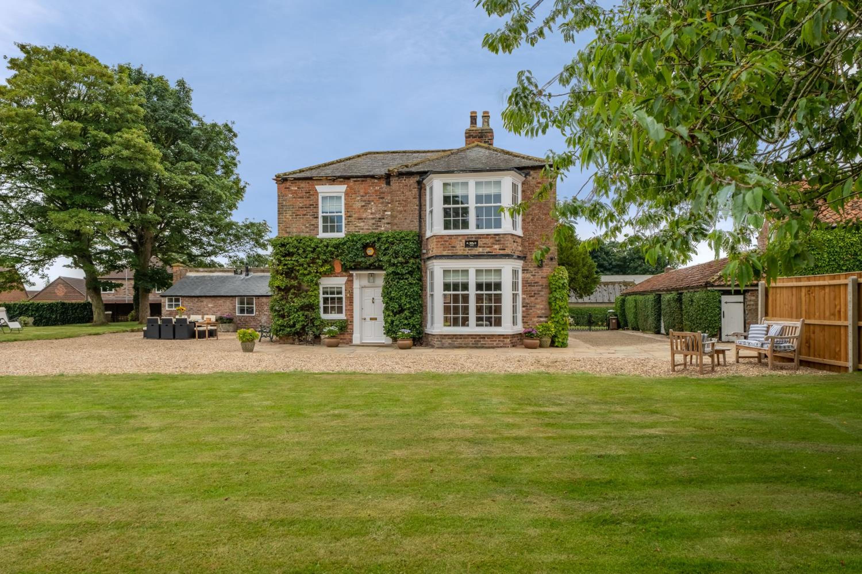 Manor House 8