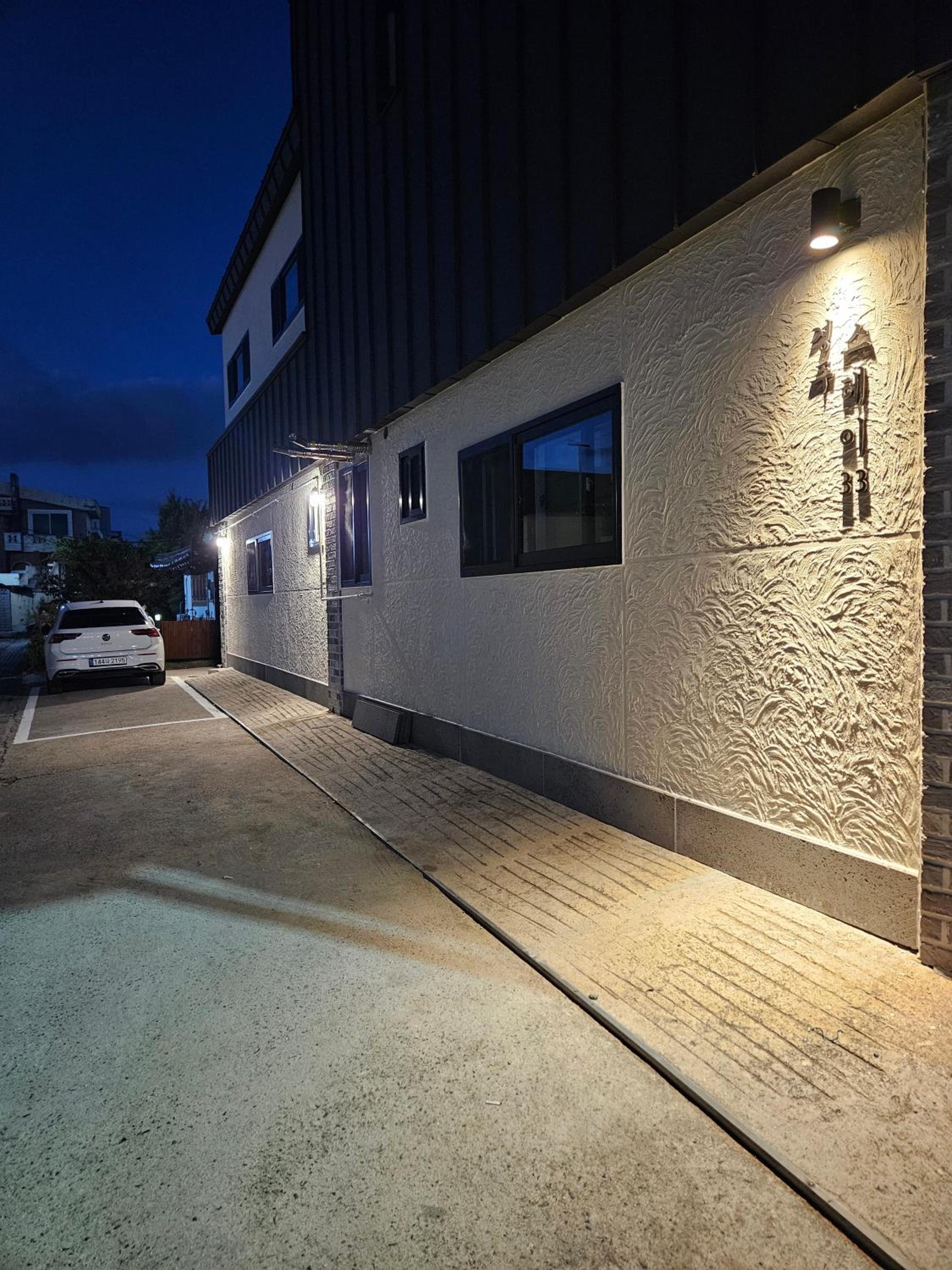 Stay33 Pet friendly house near Hwangridangil view 3