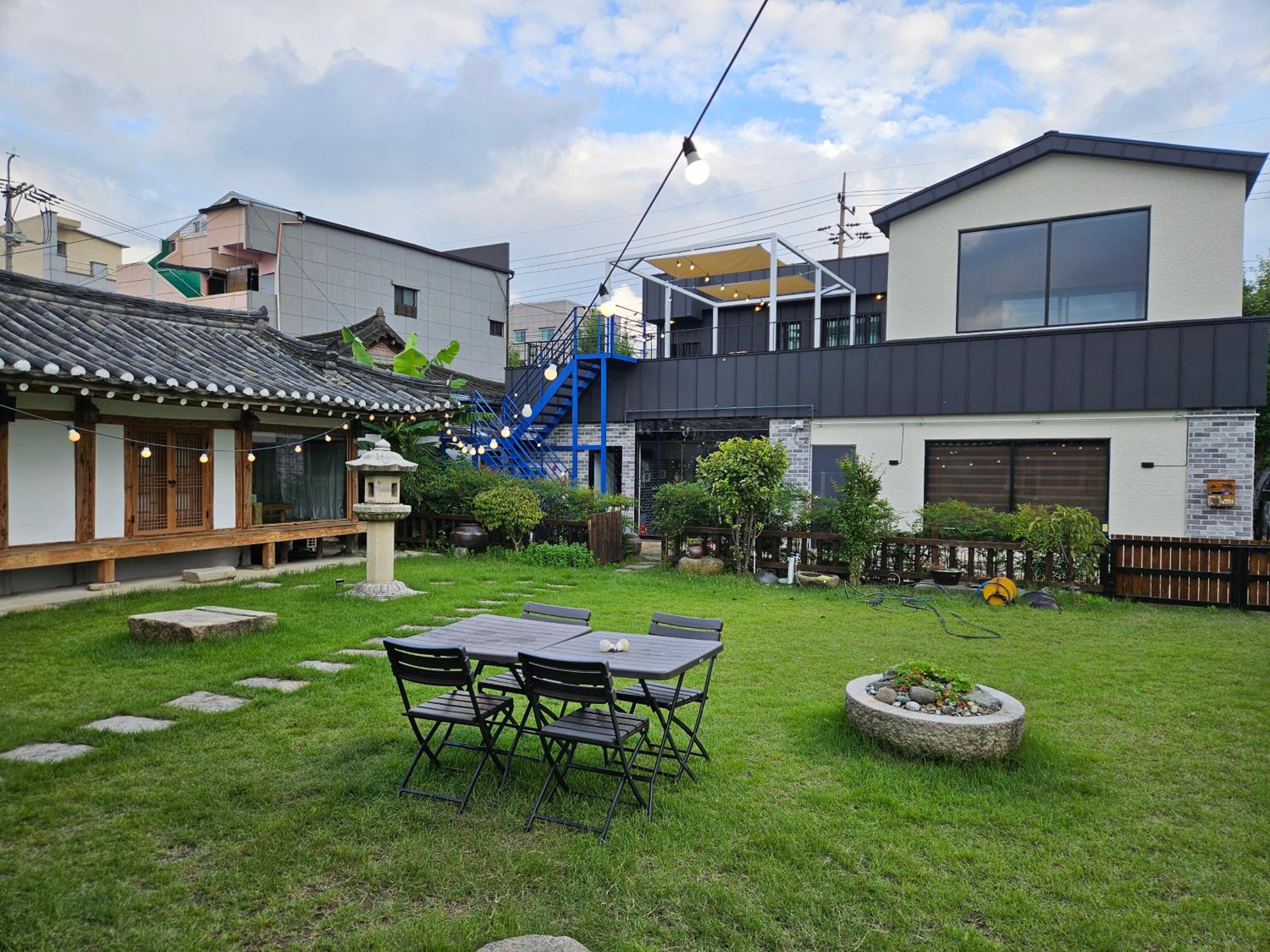 Stay33 Pet friendly house near Hwangridangil view 4