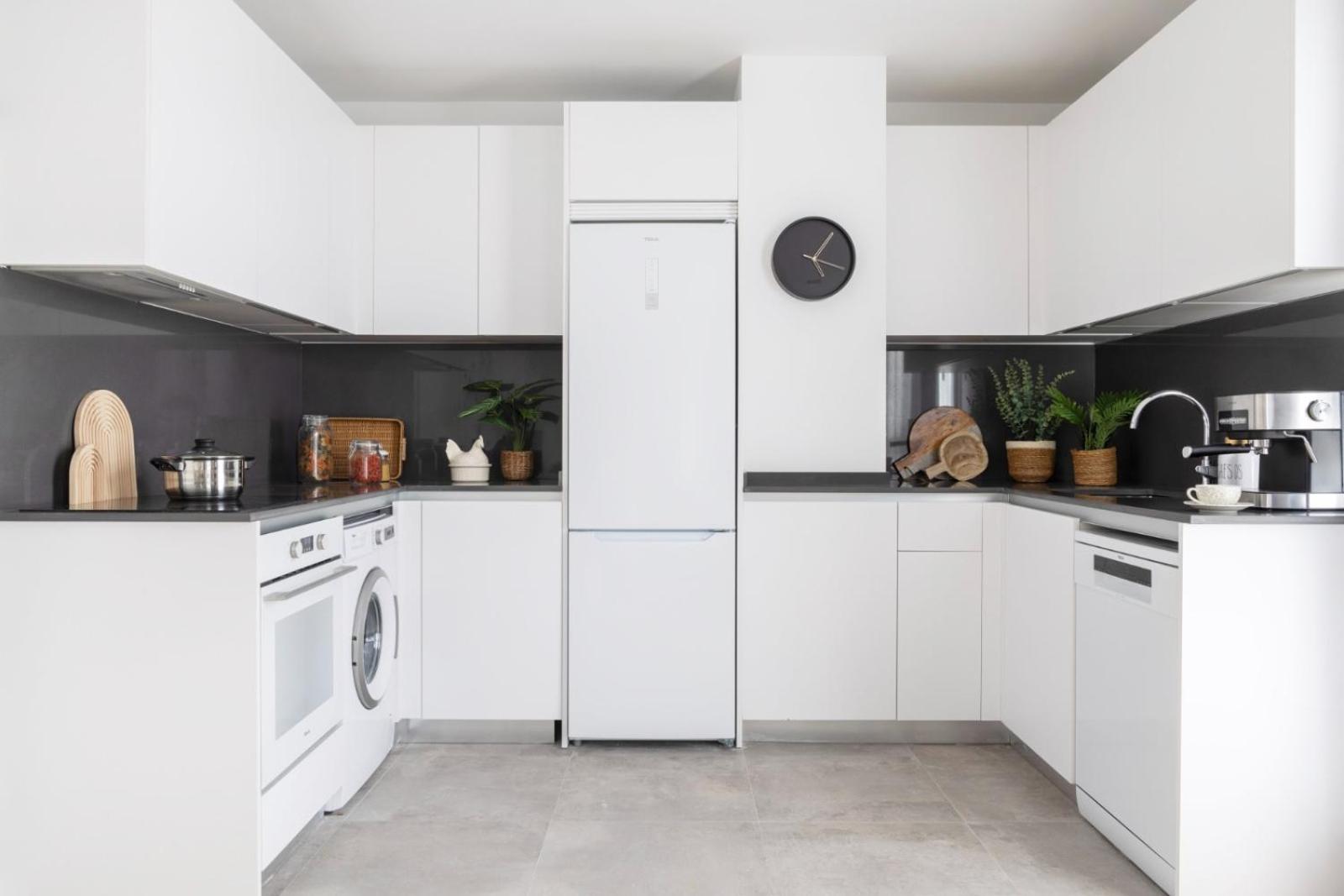 Modern 2 bed apartment 23 floor Urban Sky