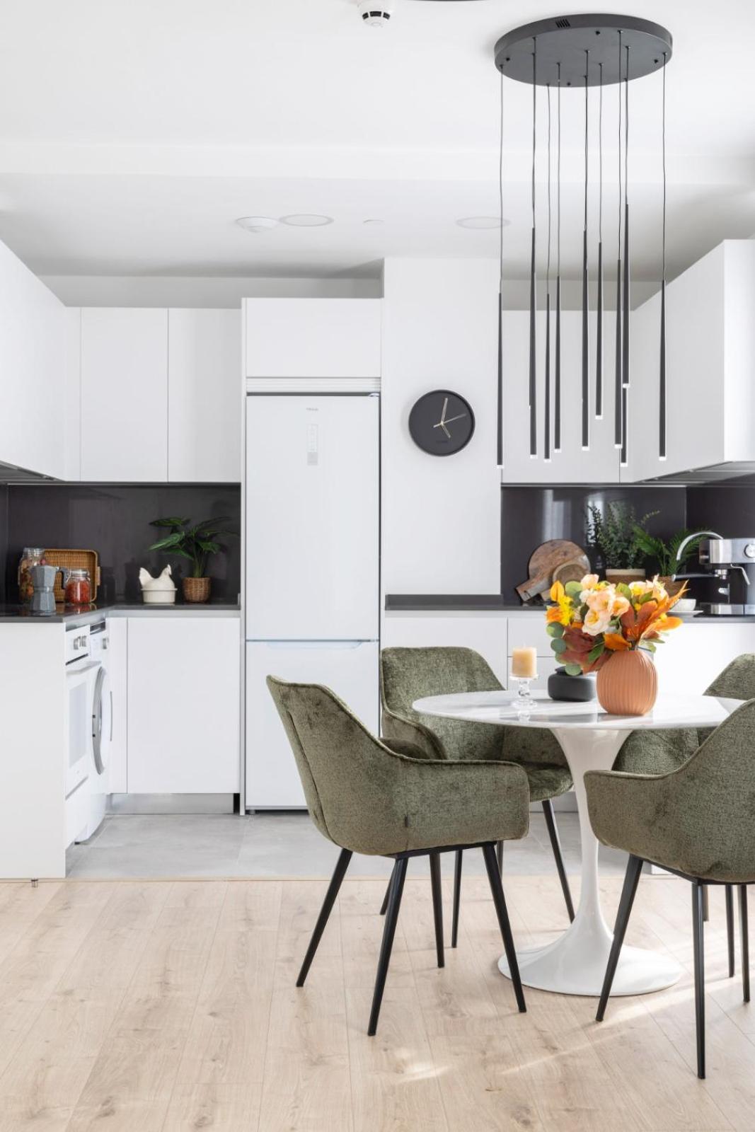 Modern 2 bed apartment 23 floor Urban Sky