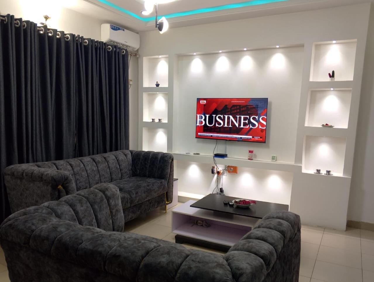 2 Bed - Sleeps 4 - AirCon - Free Parking