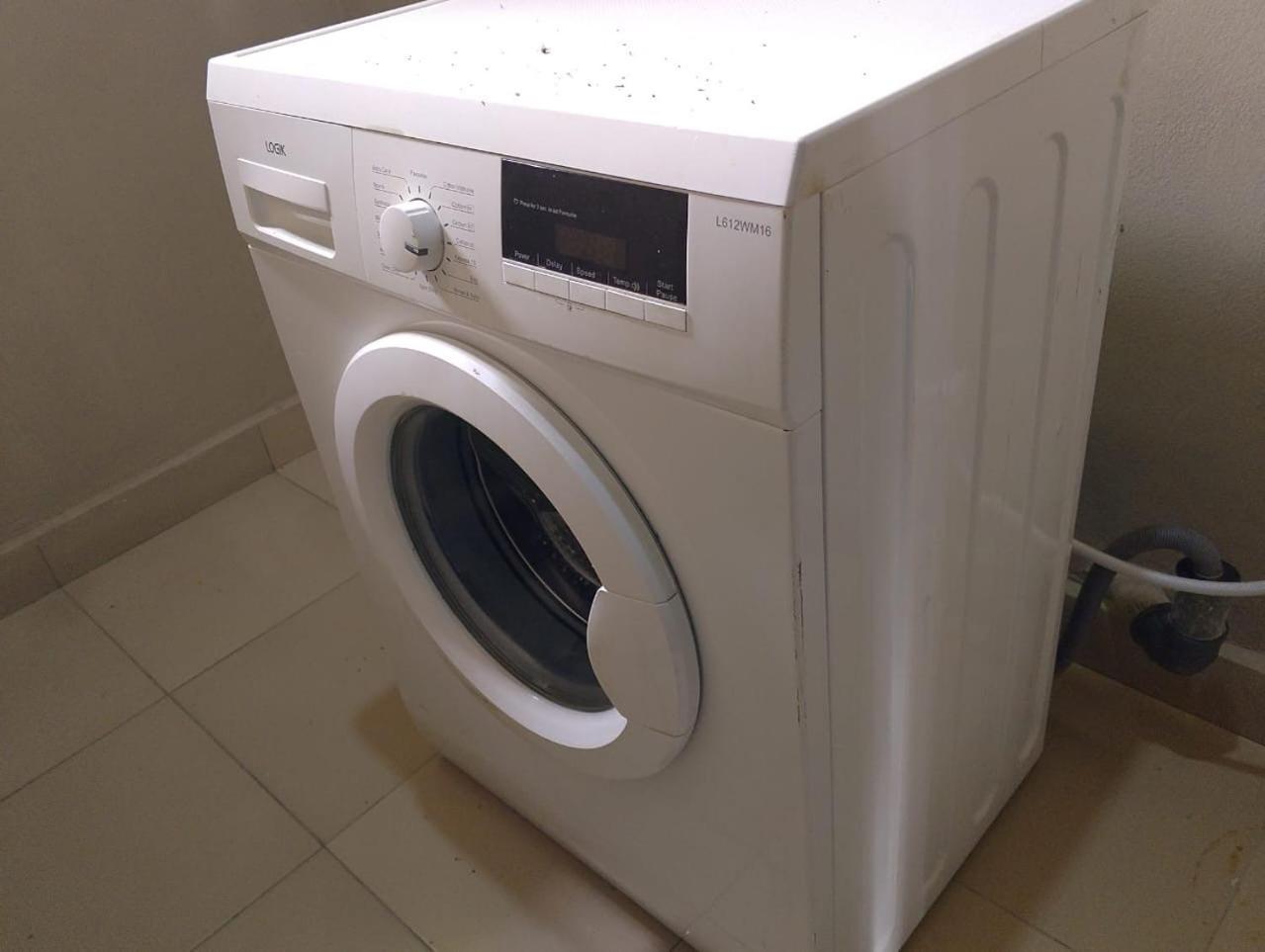 2 Bed - Sleeps 4 - AirCon - Free Parking