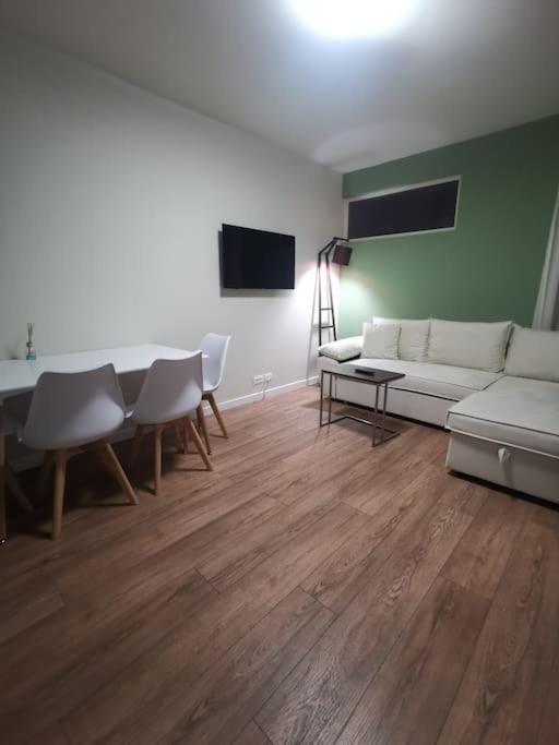 Reis Apartment 2- City Center with Stunning Views