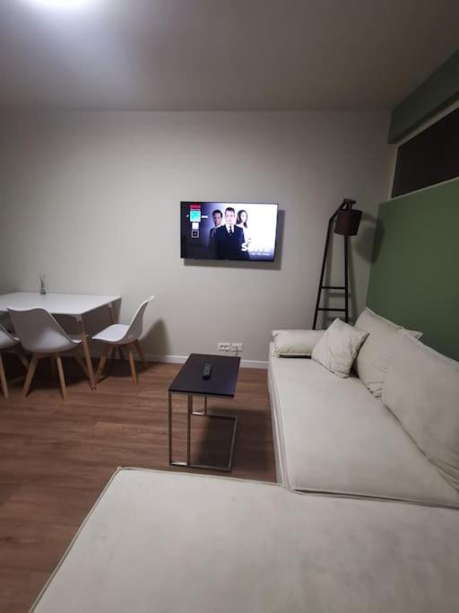 Reis Apartment 2- City Center with Stunning Views