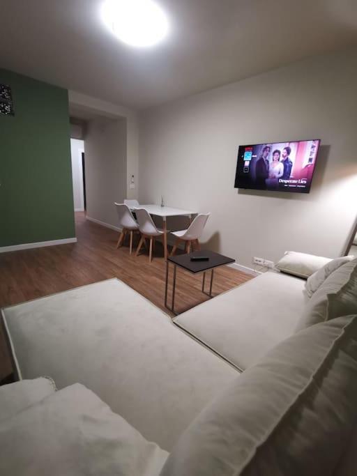 Reis Apartment 2- City Center with Stunning Views